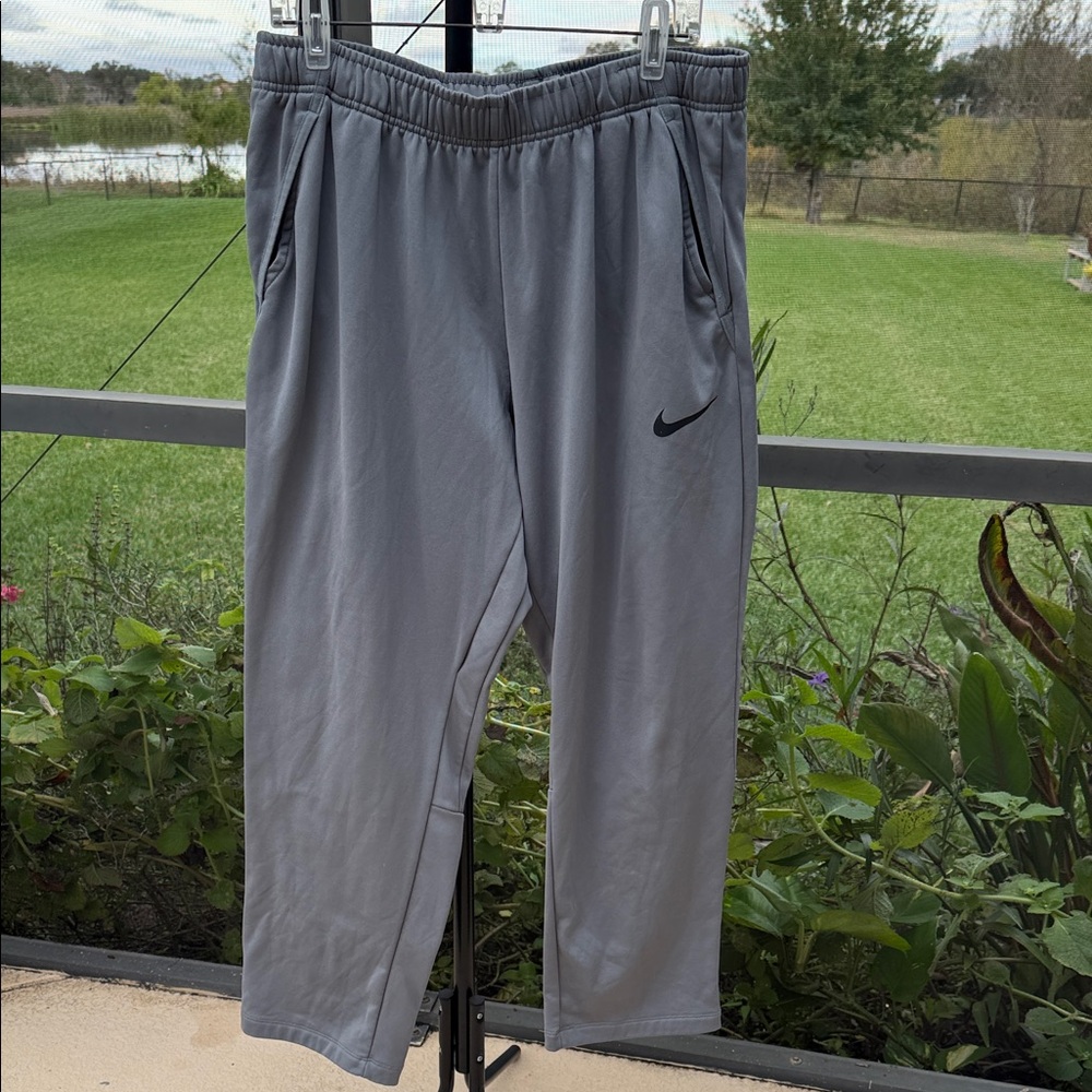 Nike Dri-Fit Swoosh has Charcoal Gray Joggers standard fit XXL /TTG